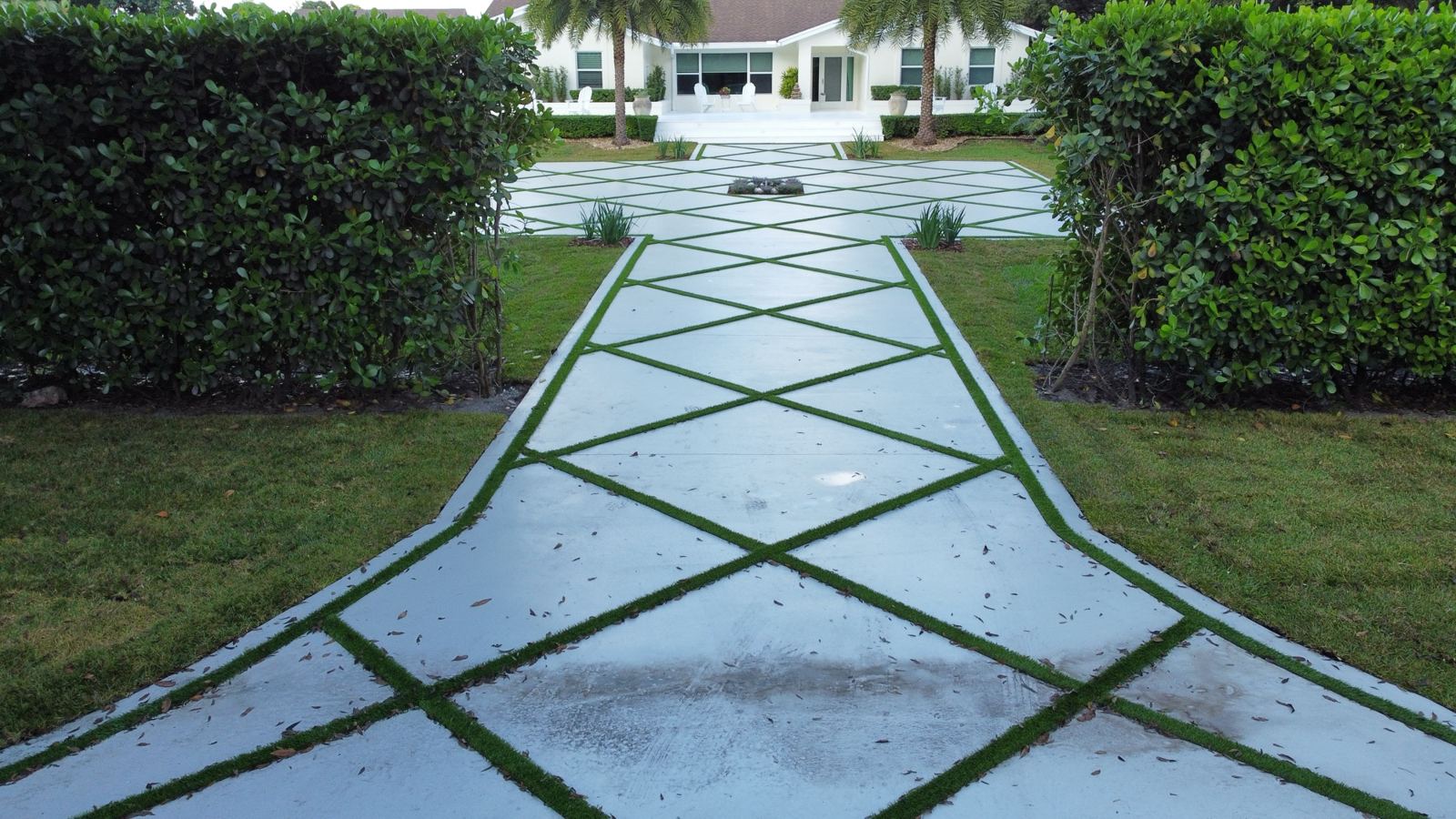 Diamond-pattern concrete driveway by Concrete Solutions Today, serving Fort Lauderdale, FL