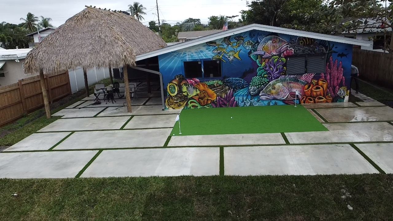 Tiki hut cabana over a concrete and turf patio by Concrete Solutions Today, serving Lauderdale-by-the-Sea, FL
